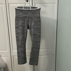 LuluLemon cropped leggings - size 4
